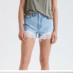 American Eagle Mom Light Jeans with Lace